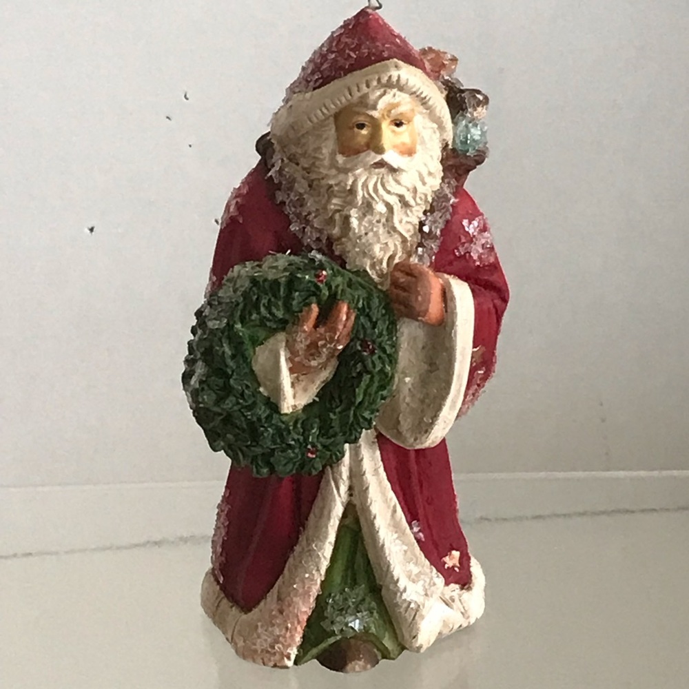 Santa Claus Carrying a Christmas Wreath & a Basket With Gifts Figurine Ornament